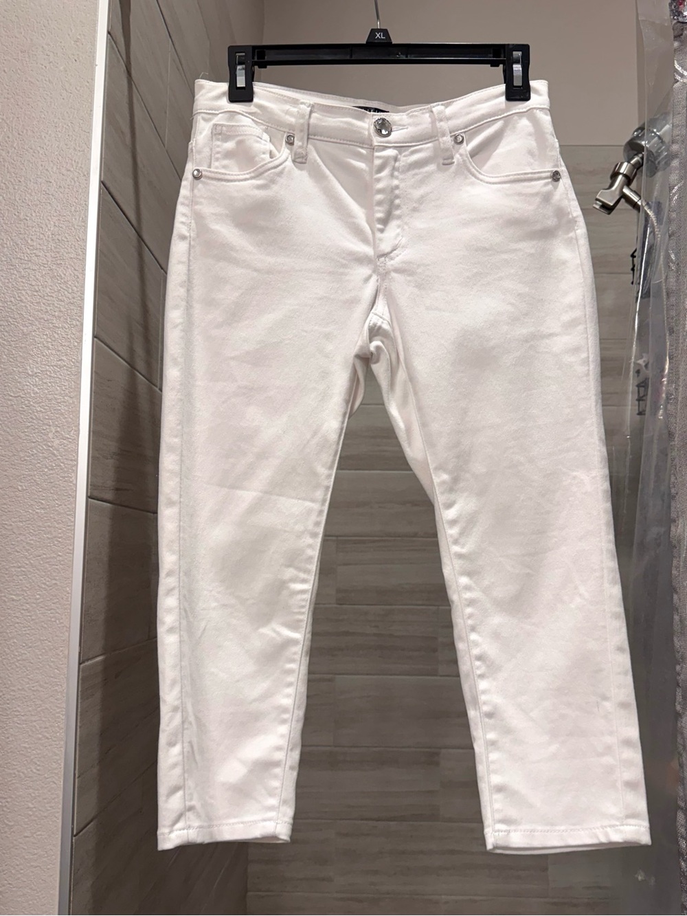 Venus lightweight slim fit white capris size 2